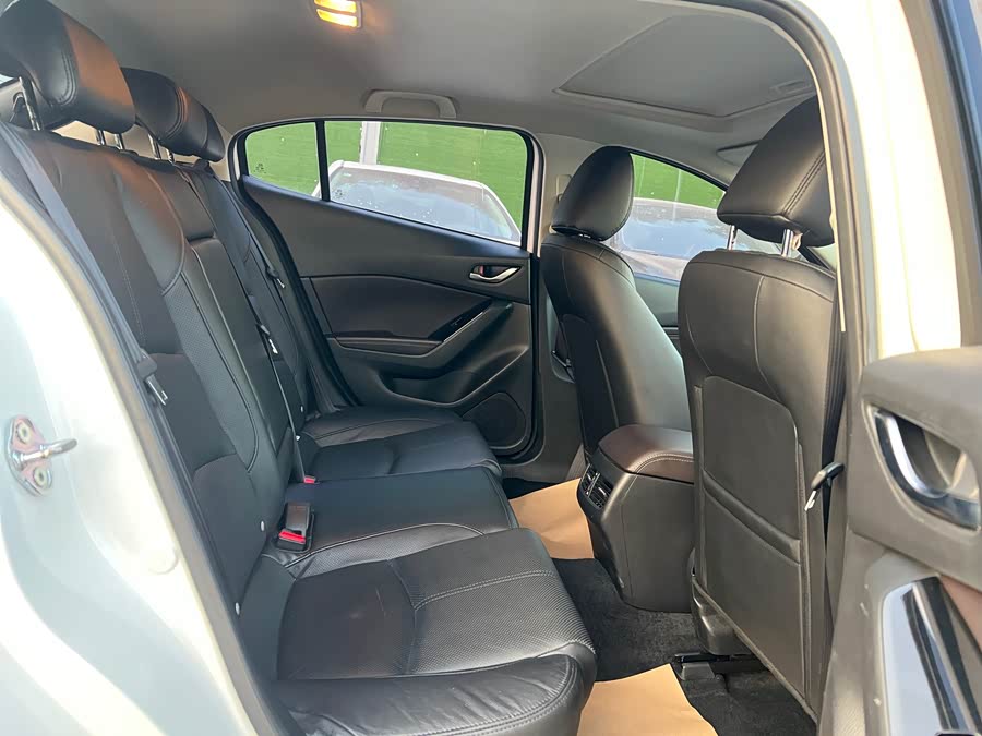 Mazda 3 Axela 2017 car image #12