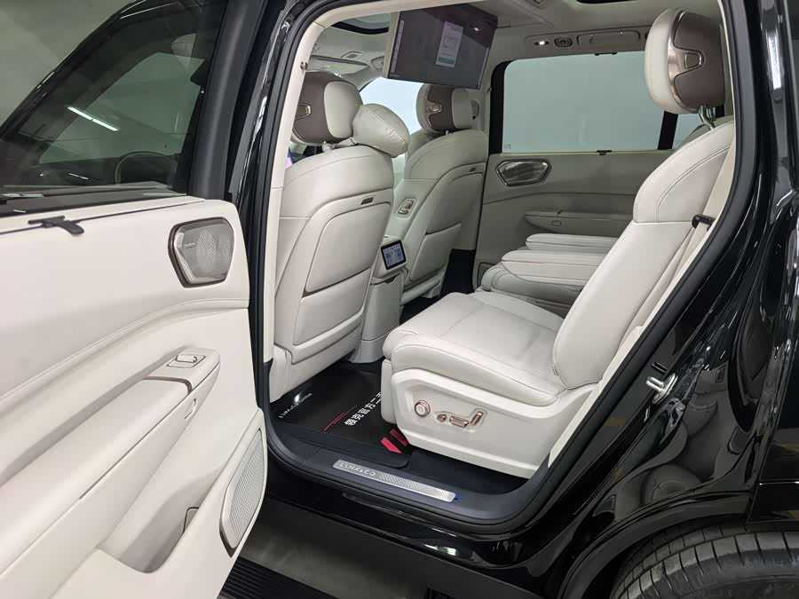 Lynk & Co 900 2025 car image #12