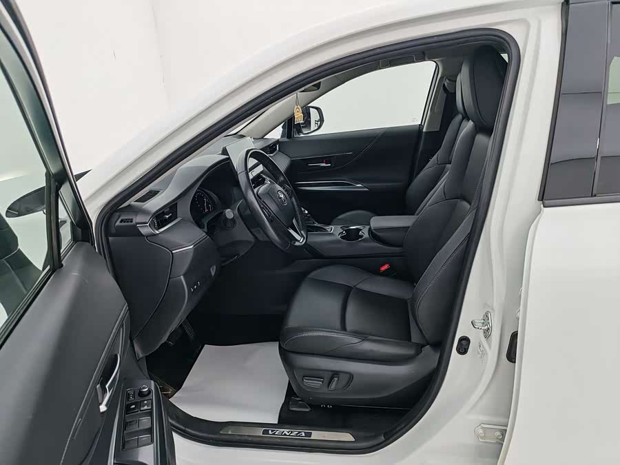 Toyota Venza 2024 immagine di auto #12