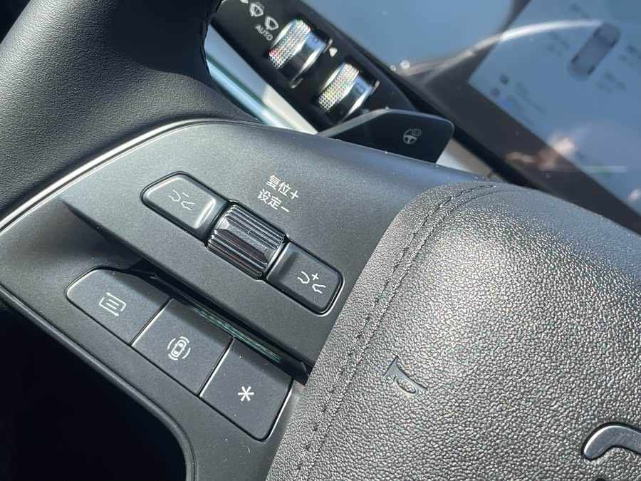 BYD SongL DM-i 2025 #12 BYD SongL DM-i 2025 car image #12