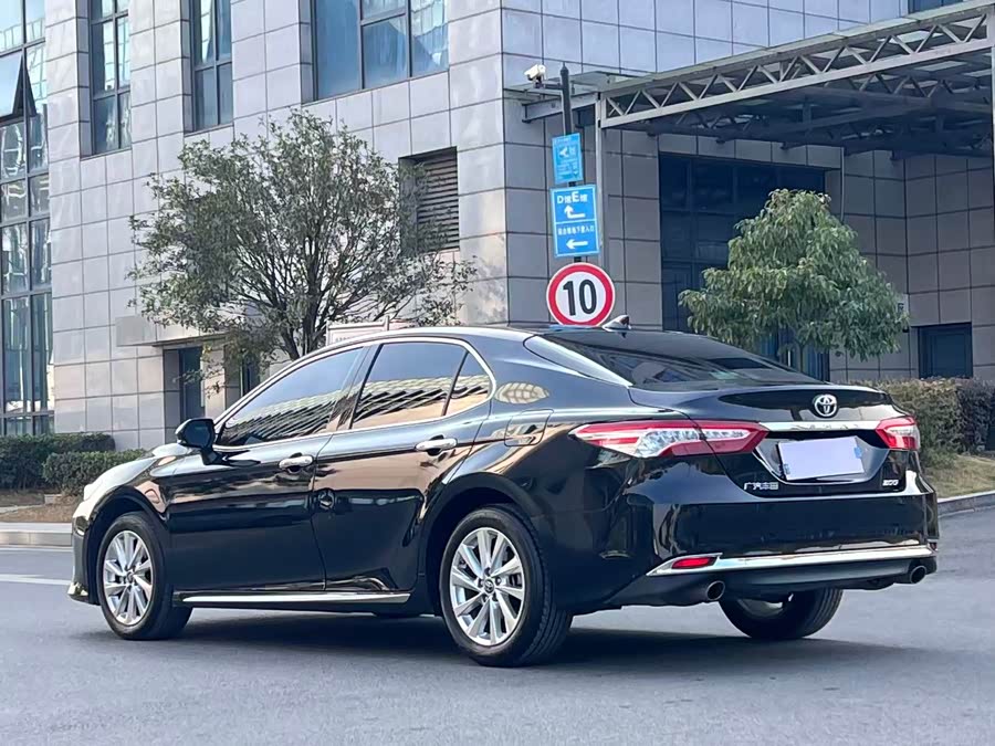 Toyota Camry 2023 immagine di auto #12