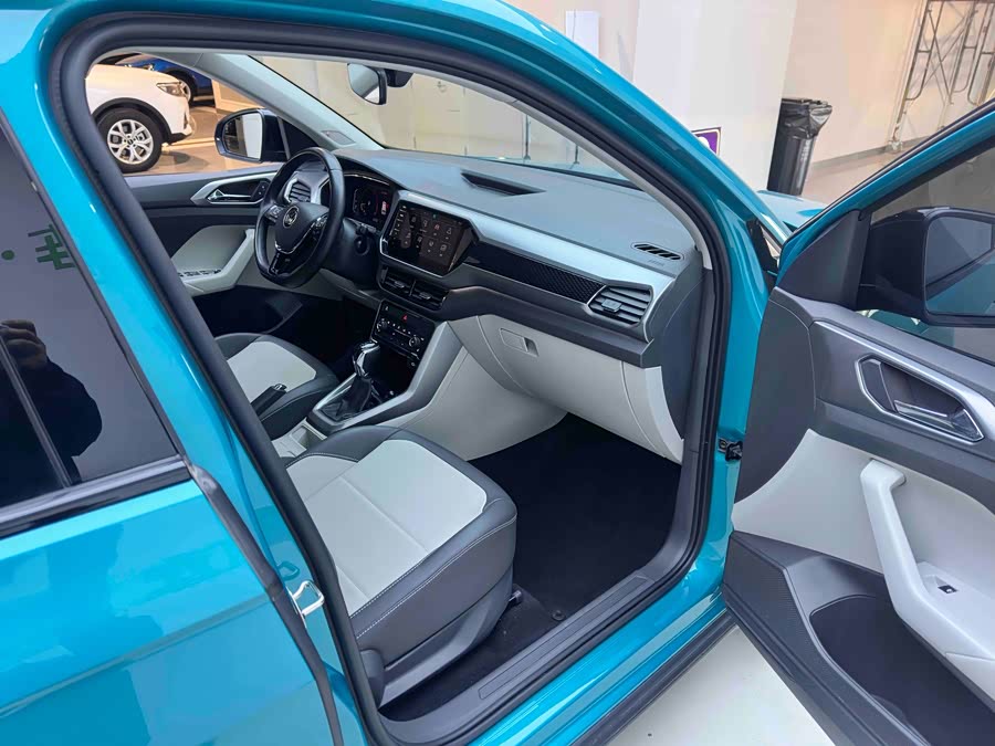 Volkswagen T-Cross 2022 car image #12