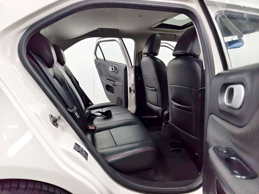 MG 3 2015 car image #12