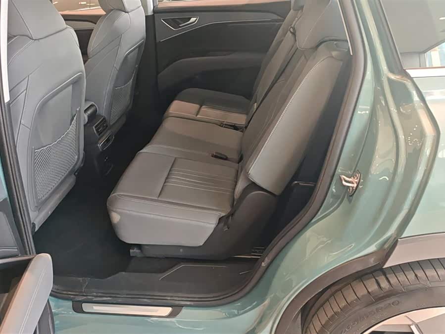 Audi Q5 e-tron 2023 immagine di auto #12