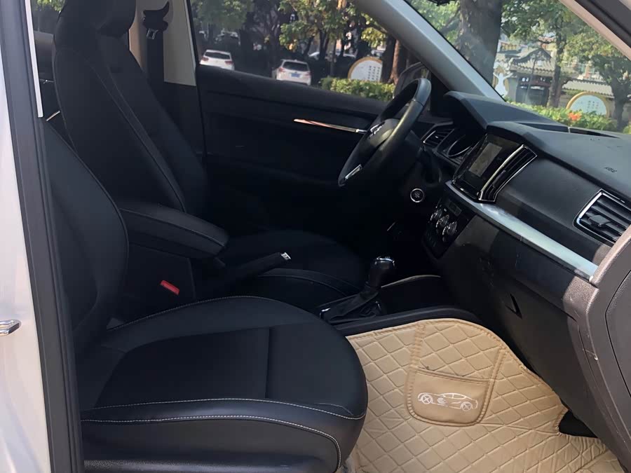 Skoda Kamiq 2022 car image #12