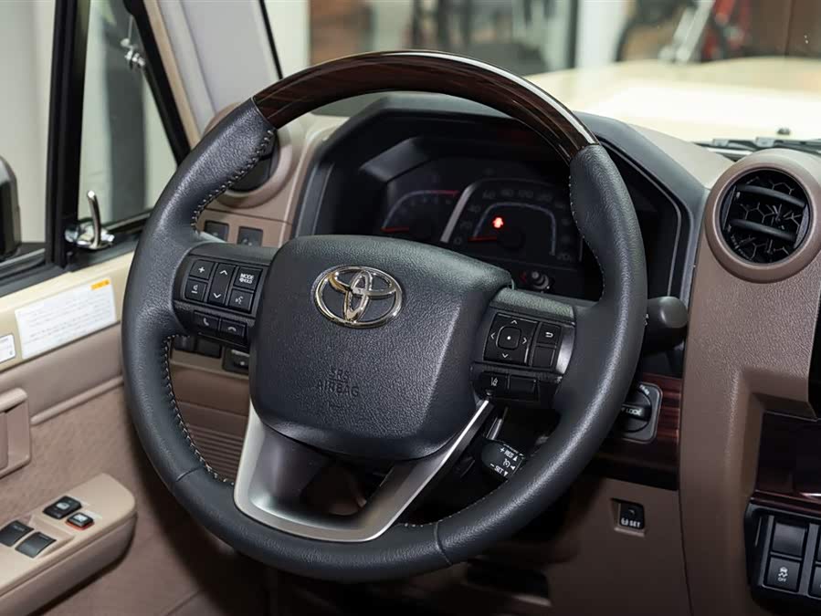 Toyota 2025 car image #12