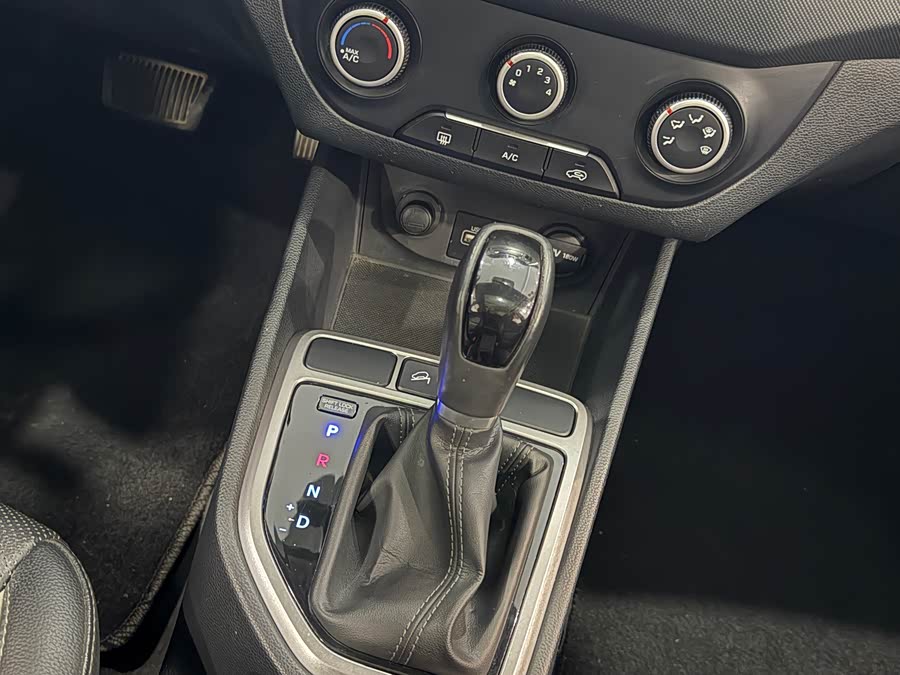 Hyundai ix25 2016 #12 Hyundai ix25 2016 car image #12