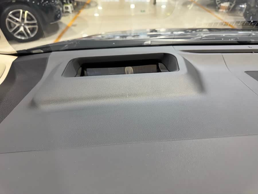 Toyota Alphard 2024 car image #12