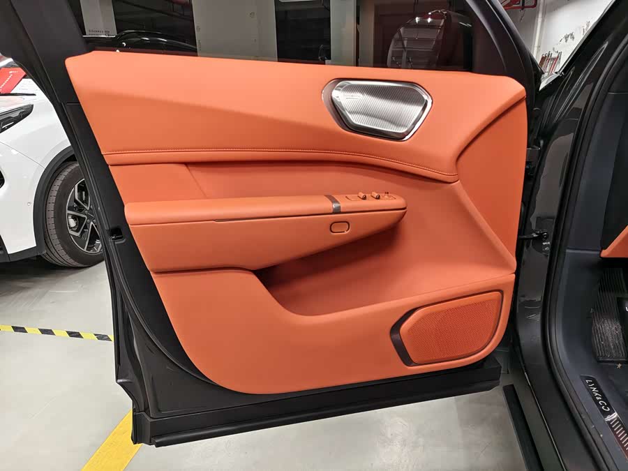 Lynk & Co 900 2025 car image #12