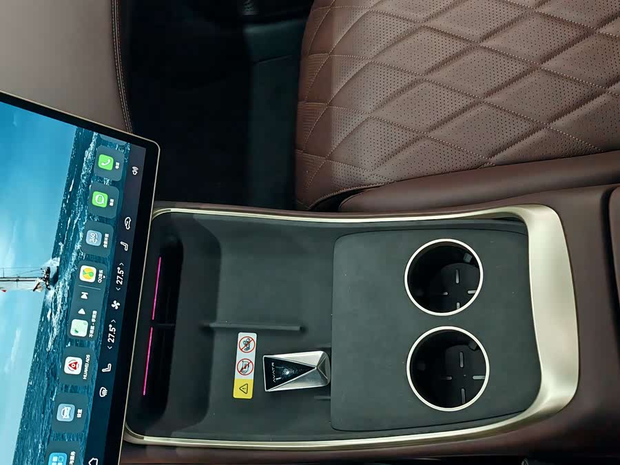 Avatr 11 2025 car image #12