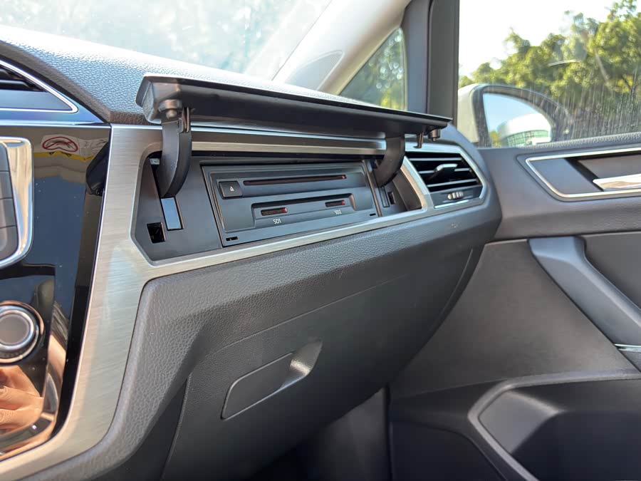 Volkswagen Touran 2019 #12 Volkswagen Touran 2019 car image #12