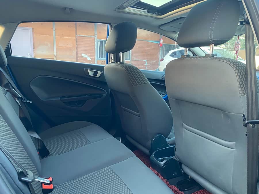 Ford Fiesta 2012 immagine di auto #12