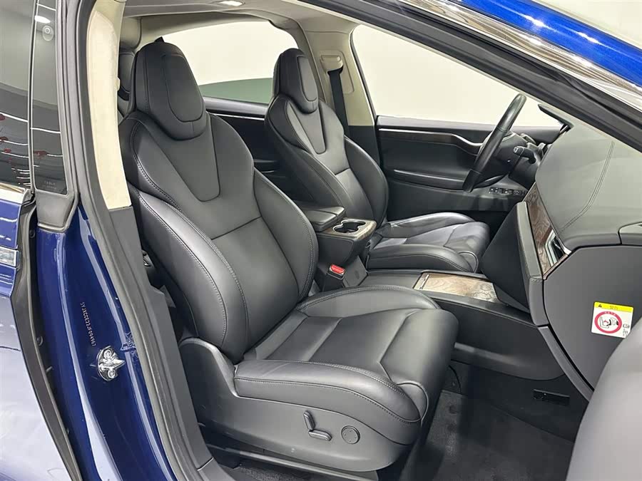 Tesla Model X 2018 car image #12