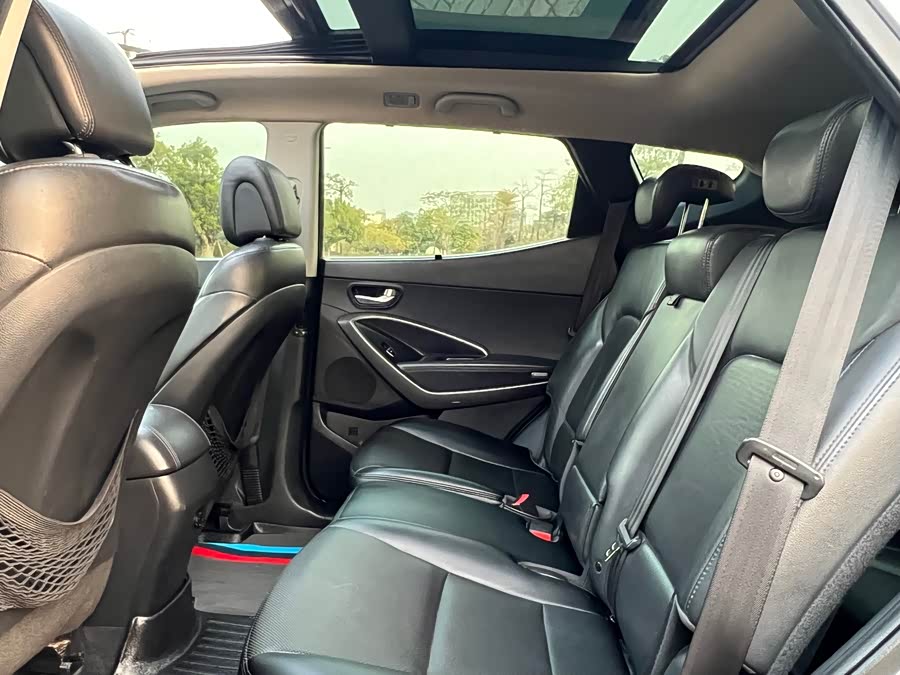 Hyundai Santa Fe 2015 car image #12