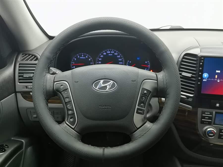 Hyundai Santa Fe Classic 2012 car image #12