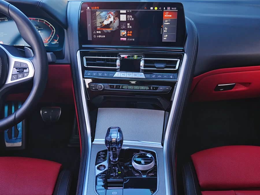 BMW 8 Series 2023 car image #12