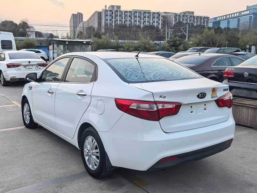 起亚 起亚K2 2013 汽车图片 #12