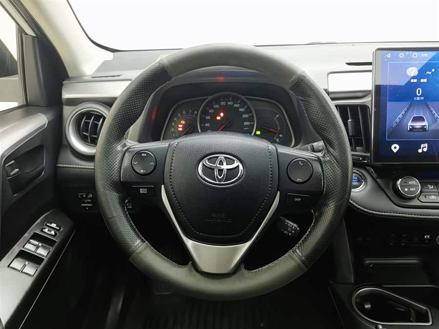 Toyota RAV4 2019 car image #12