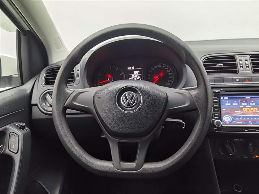 Volkswagen Polo 2016 car image #12