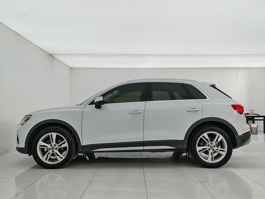Audi Q3 2020 car image #12