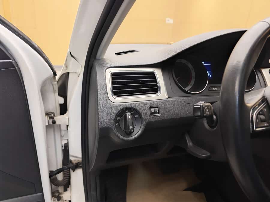 Skoda Rapid Spaceback 2019 car image #12