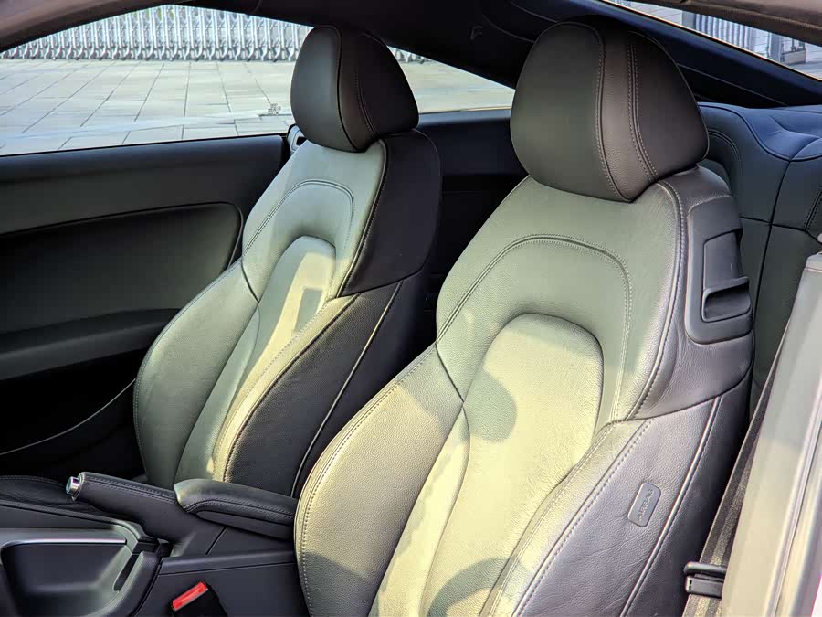 Audi TT 2013 car image #12