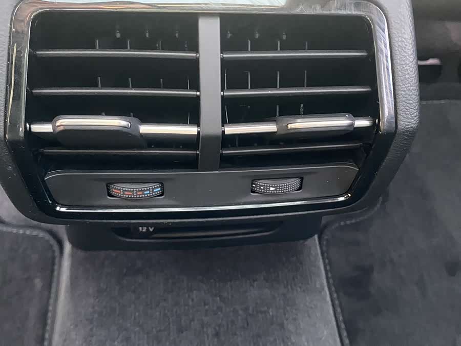 Audi Q3 2021 car image #12