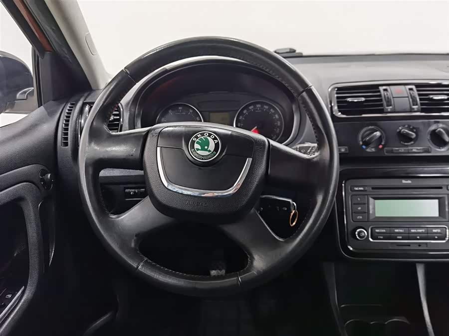 Skoda Fabia 2012 car image #12