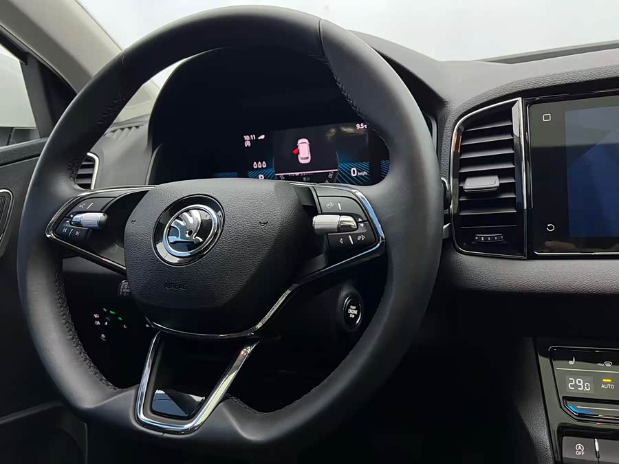 Skoda Karoq 2023 изображение автомобиля #12