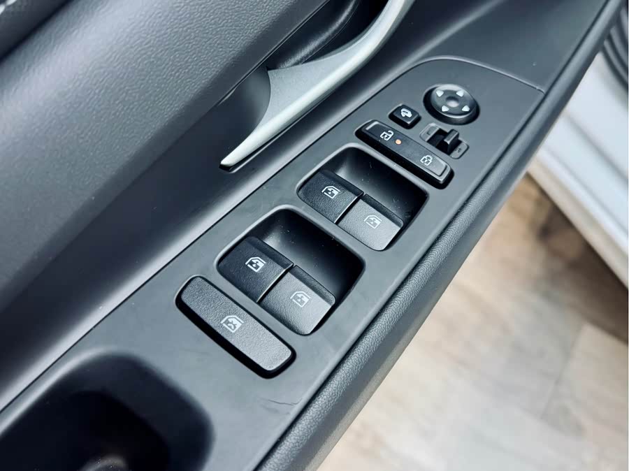 Hyundai Elantra 2025 car image #12