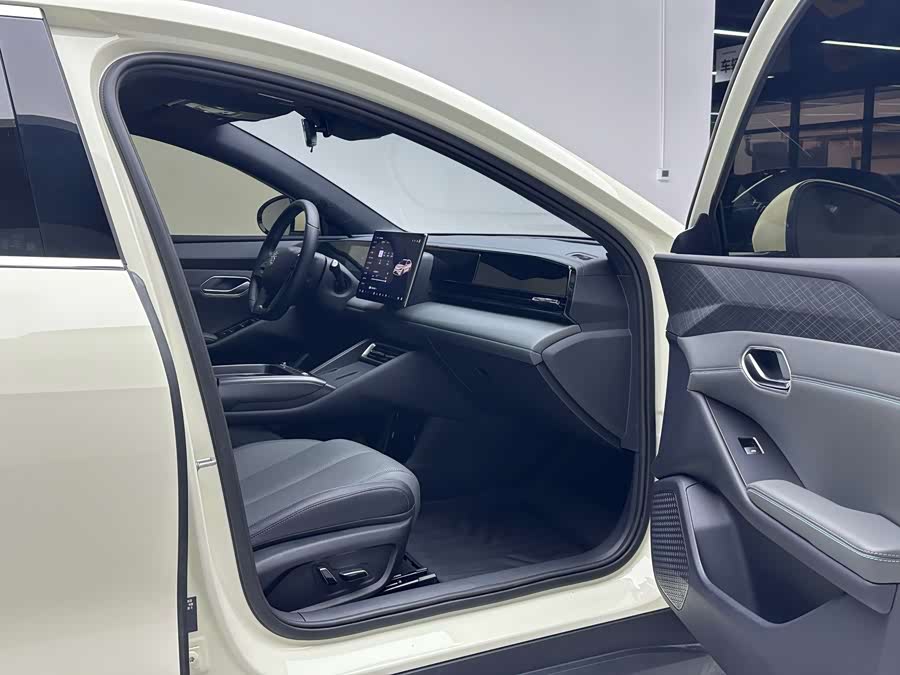 BYD Qin L 2025 car image #12