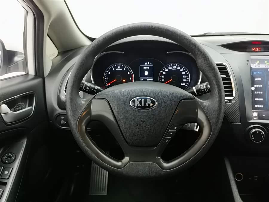 Kia K3 2016 car image #12