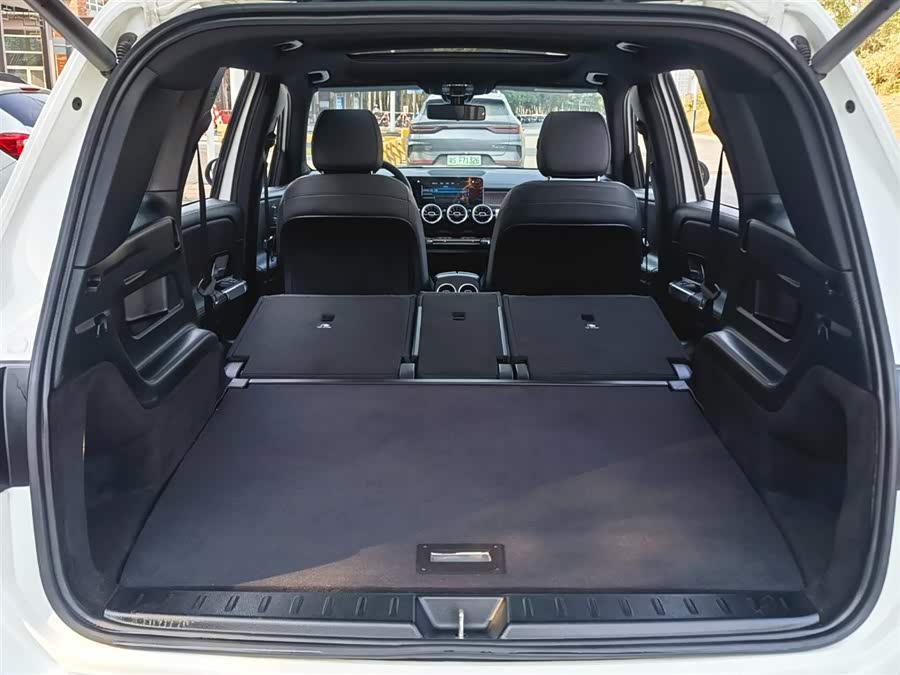 Mercedes-Benz GLB Class 2020 car image #12