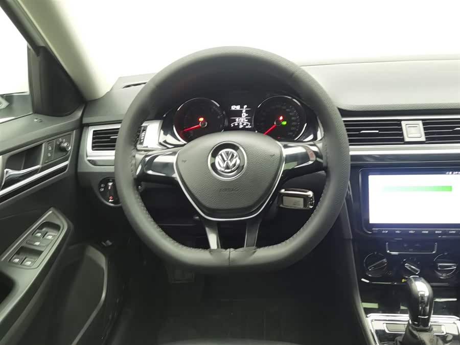 Volkswagen Bora 2017 car image #12
