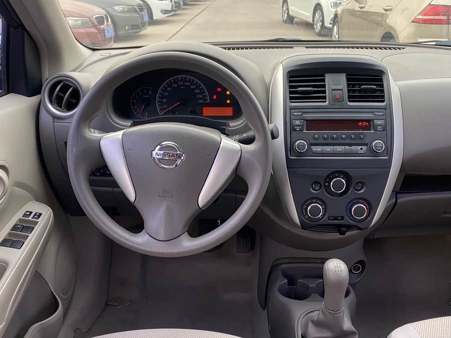 Nissan Sunny 2016 #12 Nissan Sunny 2016 car image #12
