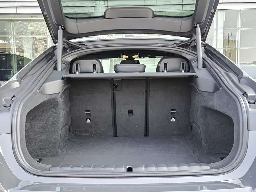 BMW i4 2022 car image #12