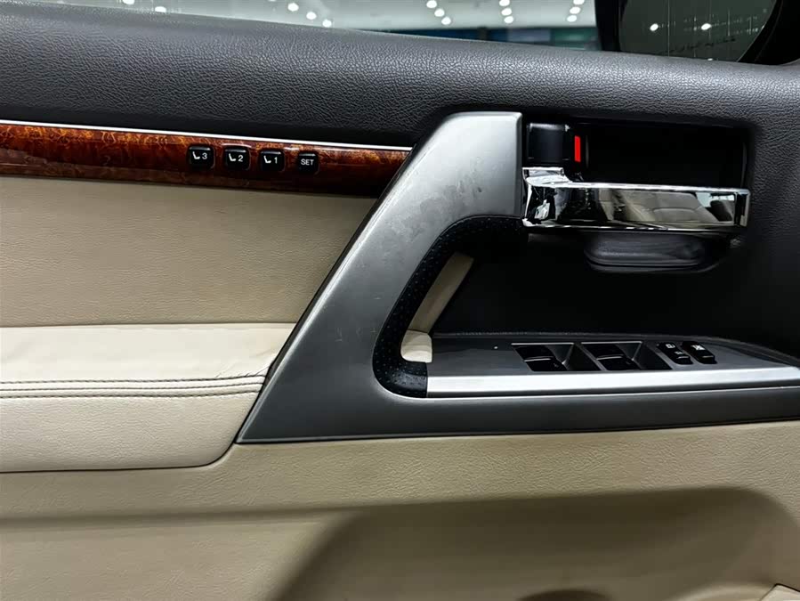 Toyota Land Cruiser 2015 immagine di auto #12