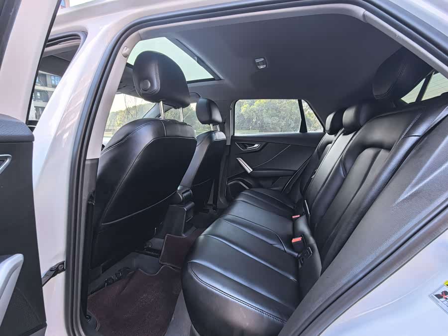 Audi Q2L 2021 car image #12