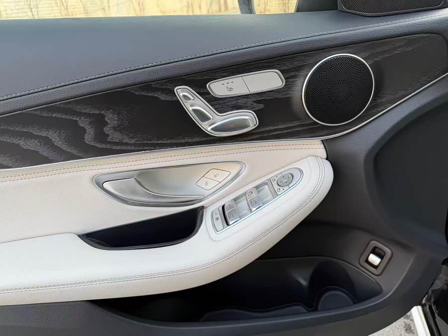Mercedes-Benz C Class 2015 car image #12