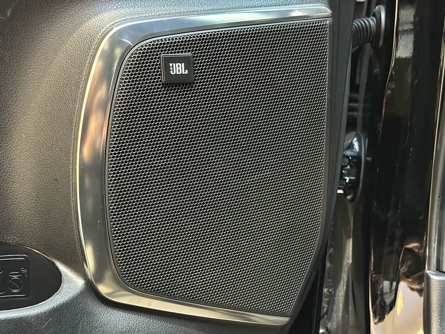 Toyota Alphard 2022 car image #12