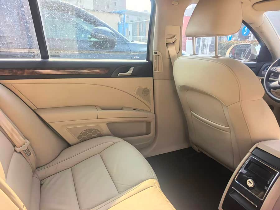 Skoda Superb 2013 car image #12