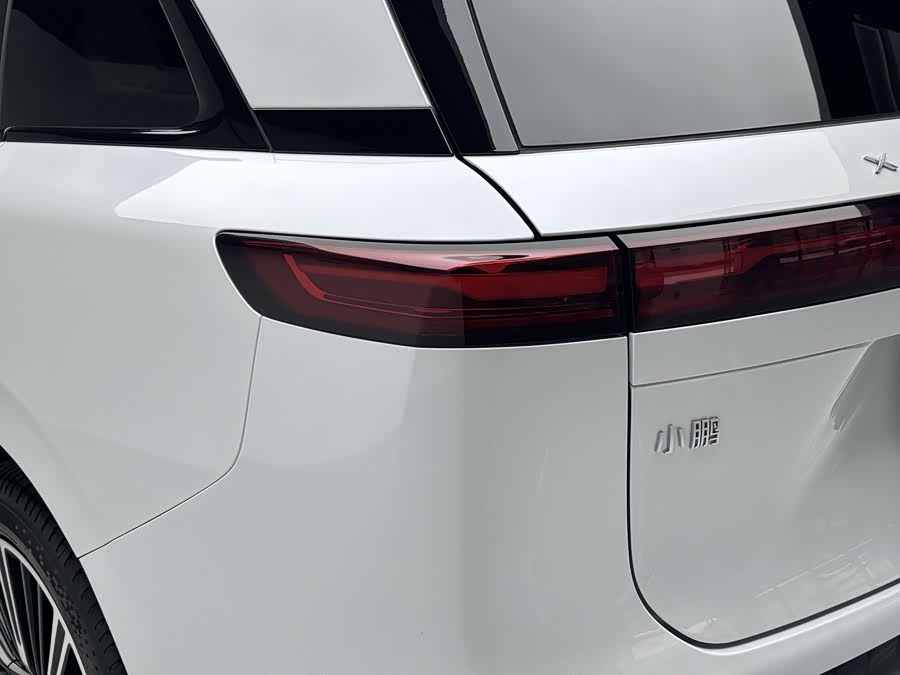 Xpeng G9 2025 صورة سيارة #12