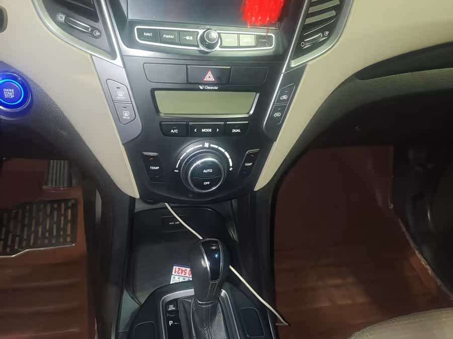 Hyundai Santa Fe 2014 car image #12
