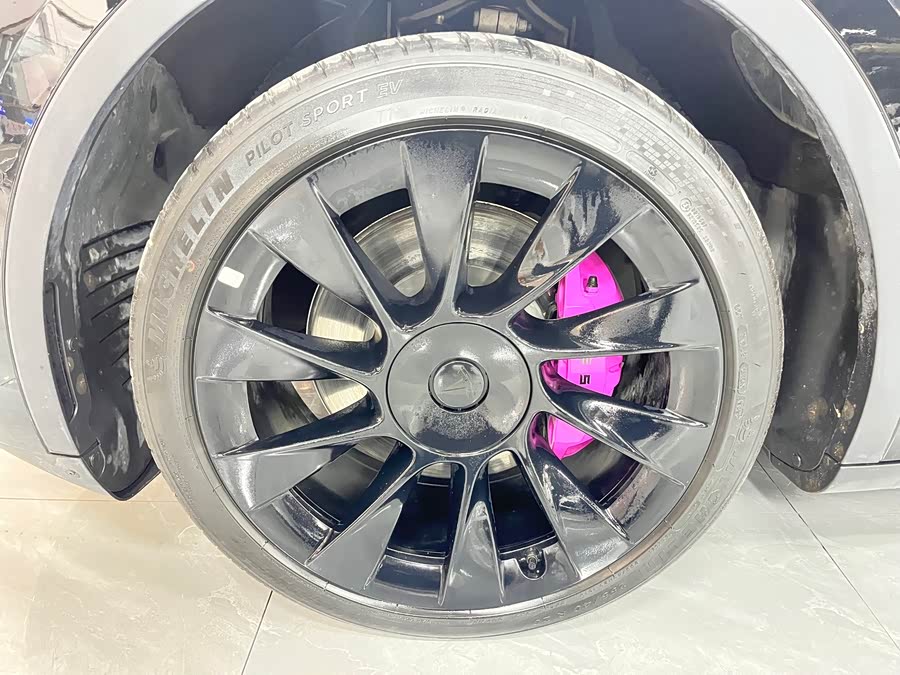 Tesla Model Y 2023 #12 Tesla Model Y 2023 car image #12