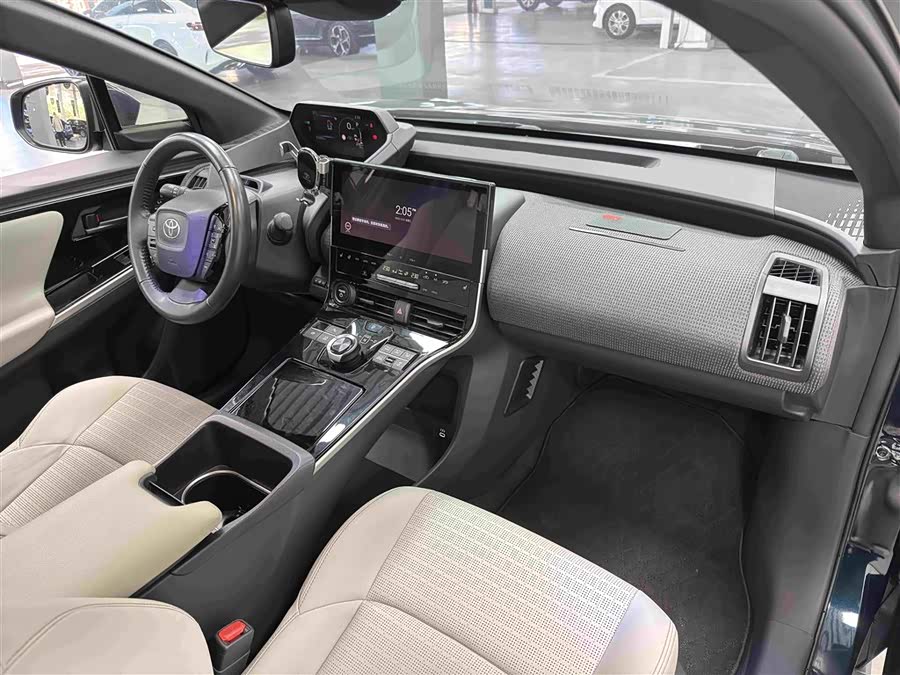 Toyota bZ4X 2022 immagine di auto #12