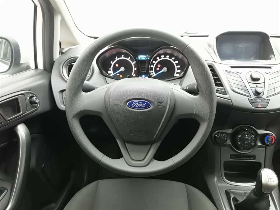 Ford Fiesta 2014 car image #12