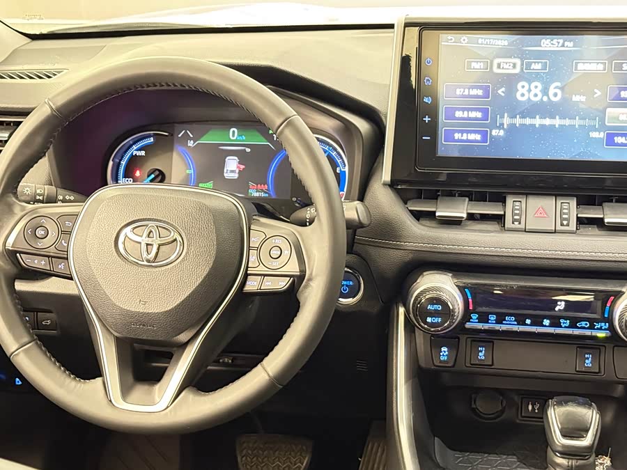 Toyota RAV4 2021 car image #12