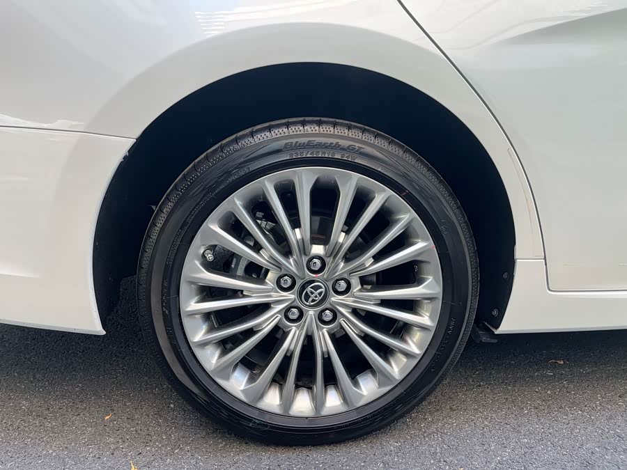 Toyota Avalon 2022 car image #12