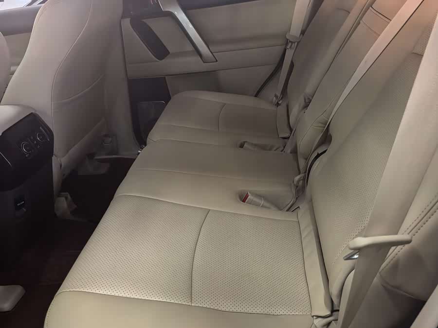 Toyota Land Cruiser Prado 2018 car image #12