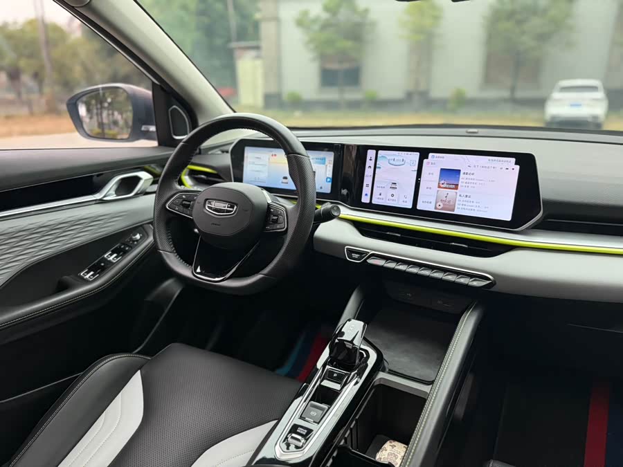 GEELY Coolray 2022 car image #12